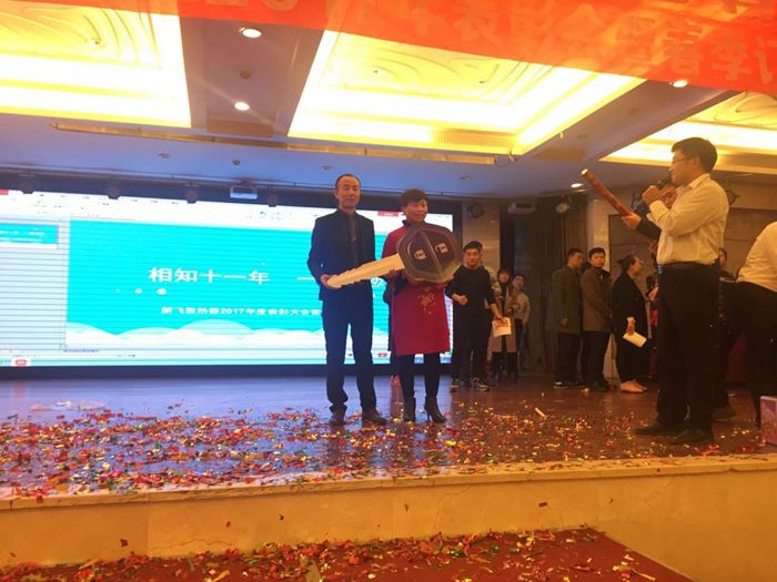 麻豆免费网站AV国产91精品一区二区麻豆亚洲代理商抽到商务面包车
